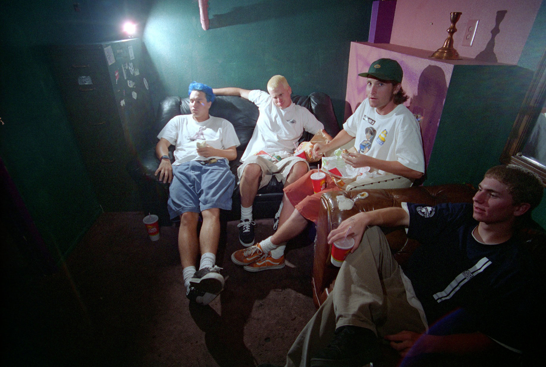 สมาชิก Blink-182 หลังเวทีในปี 1995