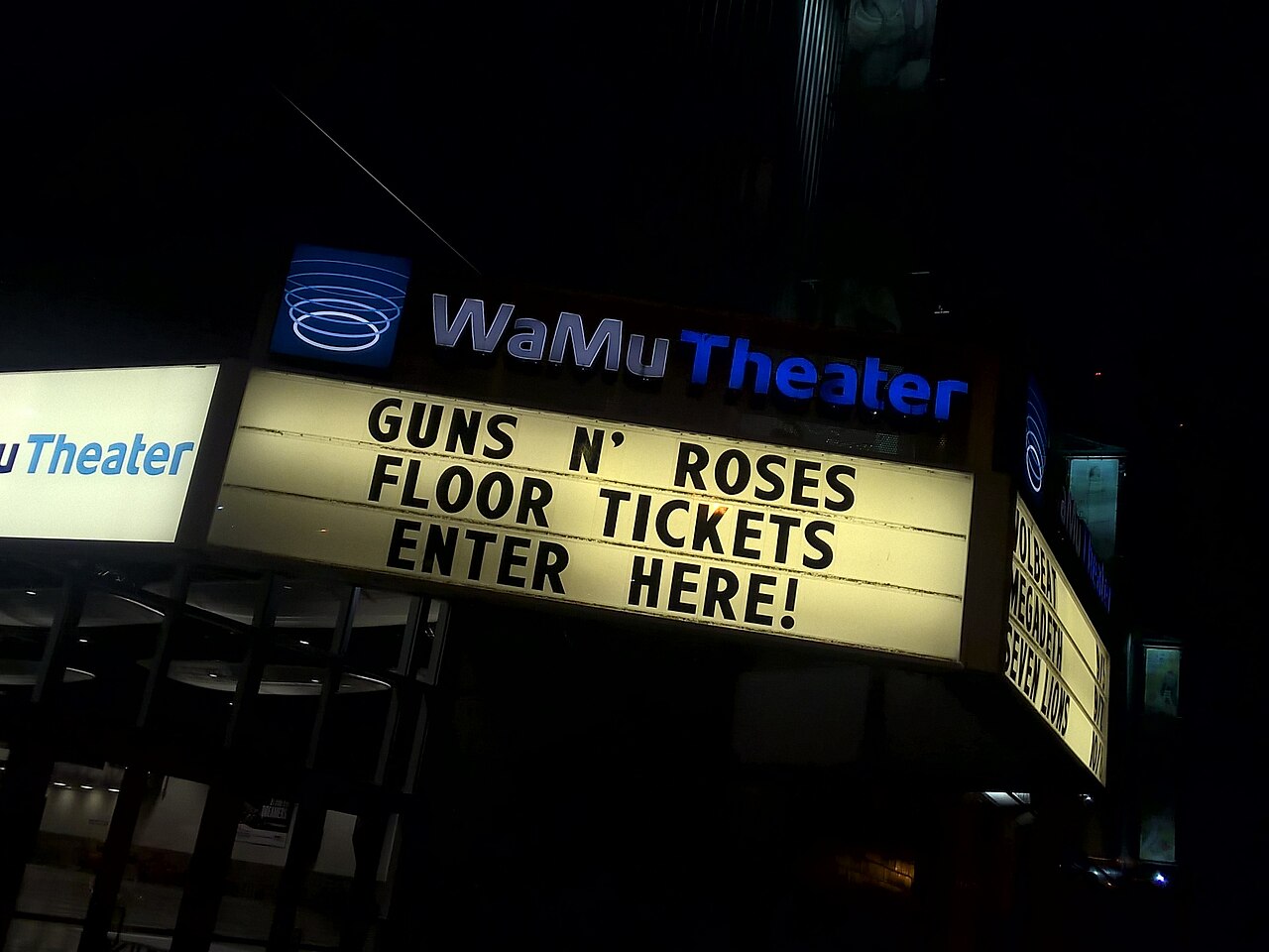 Guns N' Roses แสดงสด