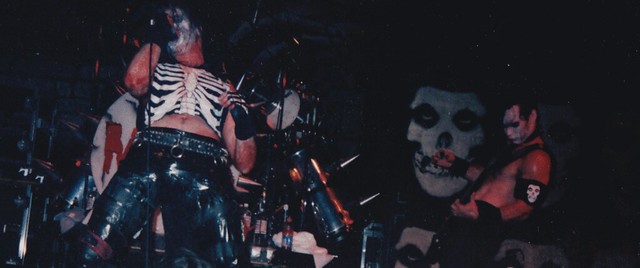 Michale Graves และ Doyle แสดงสดกับ The Misfits ในยุคปลายทศวรรษ 1990